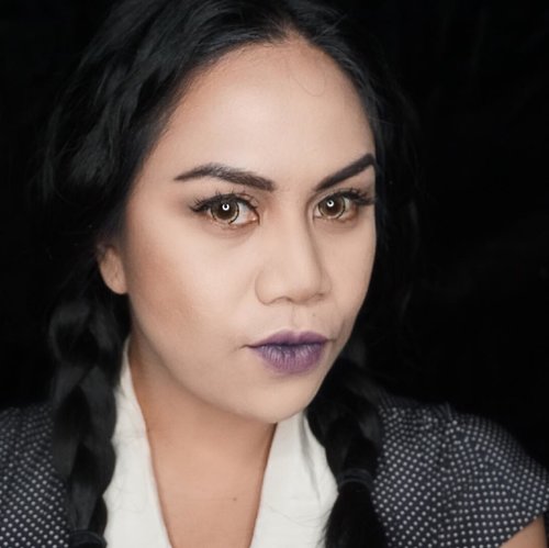 “It’s getting a little dark here inside my heart...”
.
.
Sudah pada nonton belum tutorial makeup Halloween palinga gampang seduniaaaaa... link ada profile atau bisa langsung cari aja “ninneta”. Jangan lupa di like dan di subscriba yaaaaa....
.
.
#makeup #makeupjunkie #makeuplover #eyeshadow #beautybloggerindonesia #beautyvloggerindonesia #vlogger #vloggerindonesia #tutorialhalloween #halloween #tutorialpalinggampangsedunia #clozetteid