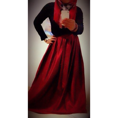 My #Maroon #VelvetSkirt #Scirt, I love Maroon, I think it's one of the Hottest Colour. #InstaLike #ootd #ClozetteID #Clozette #InstaPict #Instagram #EidMubarak #Hijab #Hijabi #Style #FashionHijab #HijabiQueen #HijabFashion #HijabCommunity #MyDailyHijab #MySkirt