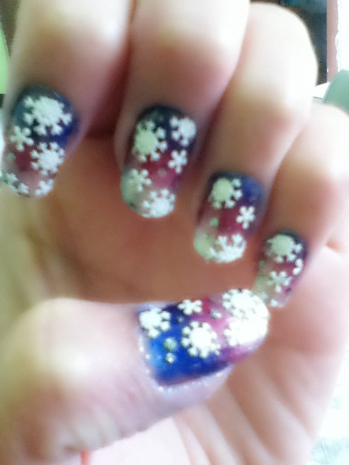 snowflake on the ombre nails..me.. cute :)