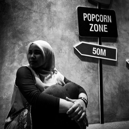 Some people came into my Life to teach me a lesson.
So STOP wondering why they are NO LONGER stay around 👣

#defiyanzjourney #clozetteid #hotd #ootdhijab #qotd #quotes #quotesoftheday #instapic #canon #winsenrockzphotography #elshanum #hijab #hijaboftheday #centralparkmall #neosohomall #neosohobridge