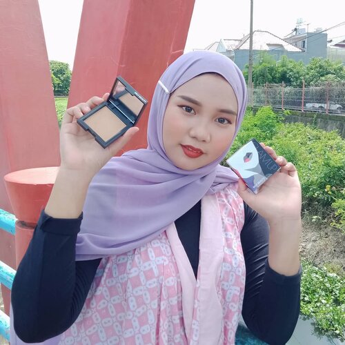 Another bronzer review✨ Yup kali ini aku cobain Glam Up Matte Bronzer Compact Powder dari @selfbeauty_mag ~~ menurutku warnanya pas banget, cocok untuk kalian yang berkulit medium atau sawo matang.Teksturnya lembut dan halus dengan finishing matte. Hasilnya natural dan jika ingin warna yang lebih intens bisa dibuild up 😍 yang paling aku suka karna bronzer ini gampang banget diblend dan gak patchy.Yuk samaan! belinya di charis shop aku ⬇️https://hicharis.net/anisa/IpB#SELFBEAUTY  #GlamUpMatteBronzer #CompactPowder #Contour #bronzer #clozetteid #Kbeauty #lfl #lfl💛 #makassarbeautygram #CHARIS #hicharis @hicharis_official @charis_celeb