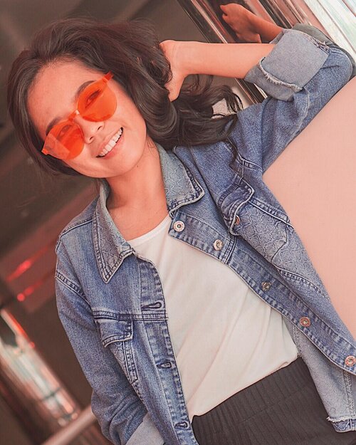 Hello, Februari !! ⭐️
.
.
.
.
.
📷 by @abdanalk
👓 by @25flicks

#livecolorfully #bandoffun #makeyoustylesmile #ootd #ootdindo #tumblrpic #captureyourstyle #positivity #livingfree #myhappypersonallife #blessed #peachyfeed #godisgood #acolorstory #clozetteid