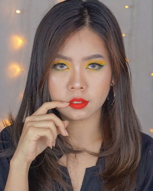 Weekend vibesss🔥 Was obsessed with yellow+turqoise eye mixed red lips🌈 (well, why my eye being so sipit here?!!!🙄)#makeupnatural #makeupideas #tampilcantik #tutorialmakeup #ragamkecantikan #clozetteid #indovidgram #cchannelbeauty #cchannelfellas #indobeautysquad #jakartabeautyblogger #beautybloggerindonesia #tiktokmakeup