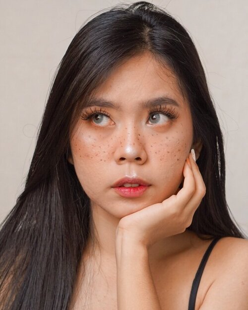 Apa daya. Niat bikin freckles ala-ala jadinya malah kaya semut kerubung kata @fransmardune . Tapi.... gapapa deh dikerubutin semut. Itu tandanya aku.............. #clozetteid #freckles undiscovered_muas #beautisquad #indobeautygram #beautynesiamember #bloggerceriaid #IBVblogger #beautyblogger #beautyvlogger #makeup #IndoBeautyBlogger #IVGBeauty #bloggermafia #atomcarbonblogger #bloggerperempuan  #indonesiafemaleblogger