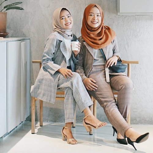 Coffee with a friend is like capturing happiness in a cup ☕✨..We're wearing Roxy premium set by @monomolly.id #monomollysquad #clozetteid