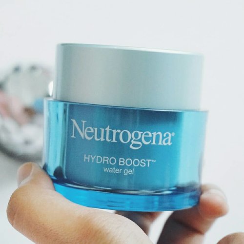 Boost your skin with Neutrogena Hydro Boost Water Gel💧proven to continuously boost skin water retention ability and effectively lock in hydration deep within your skin throughout the day 💙 available at @benscrub shop with using my coupon code "BABEDESSY" to get discount 50k for min purchase 300k 😉#benscrub #bensbabes #bensbabeambassador #clozetteid