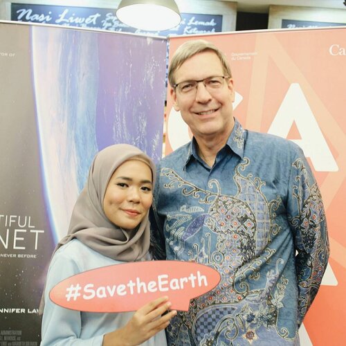 Beberapa hari lalu aku dan teman-teman blogger lainnya berkesempatan untuk nonton bareng "A Beautiful Planet" im so lucky karena film ini hanya di putar 1x di Indonesia dari keduataan besar Canada. Film A beautiful Planet menceritakan keindahan bumi ini dan dampak yang akan terjadi kalau kita tidak menjaga dumi. Filmnya bener bener bikin aku kagum banget dengan bumi ini dan bikin aku semakin awere dengan global warming to #savetheearth #canada150 #abeautifulplanet @changeorg_id