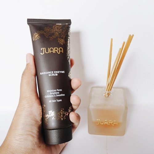 Current my weekly routine Juara Radiance Enzyme Scrub for minimizes pores, smooth and gentle for all skin types @juaragirlid💢
Read more on my blog 💻 dessydiniyanti.blogspot.co.id (link on my bio)
#ClozetteID
#ClozetteIDReview
#JUARAReview
#JUARAxClozetteIDReview