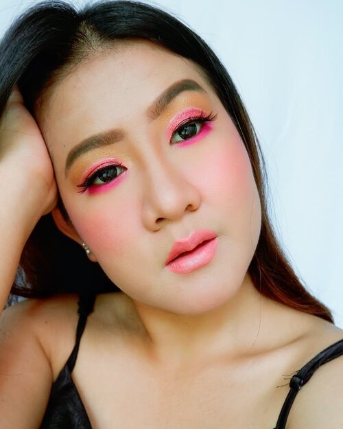 Sunset pinkiest makeup_Gmn mnrt kalian,?? Aku blm jago seh 😅 belajar aja dlu.. #OwnYourSunset #GoRougeSignature #BeautyHackathonLorealID #LorealIDHackMyTown #like4likes #follow4follow #clozetteid #love #fff #lfl #l4l #ootd #photography#selfie #셀스타그램 #강남 #일상 #소통#일상스타그램 #소통스타그램 #좋아요#좋반 #선팔 #얼스타그램 #셀카 #셀피