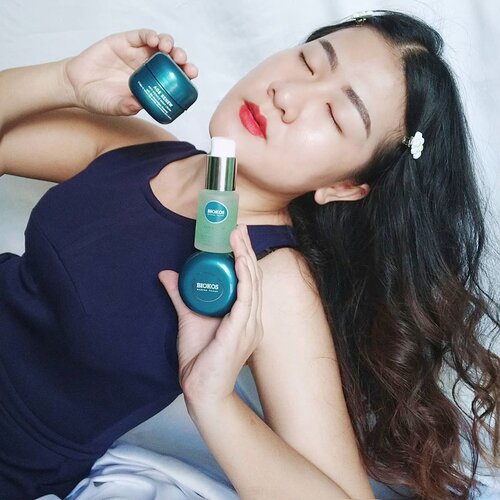 Penuaan ?? Penuaan / keriput tidak bisa dicegah tapi dapat diatasi dengan penggunaan skincare yg tepat. Blm lama ini aku mencoba skincare lokal @biokos_mt berupa rangkaian anti aging AGE RENEW dg bahan utama Bio Macroalgae Essential , produk ini dpt digunakan dari mulai 20 th smpai 50th. Dalam rangkaian AGE RENEW terdiri dari _Serum Anti wrinkle revitalizingDay Cream Moisturizer anti wrinkleNight cream anti wrinkle _Aku juga telat mencobabnya dalam beberapa waktu kalian dapat melihat perubahan wajahku secara real dalam Highlight Instastory aku cc @biokos_mt @beautygoers #lawanhebatkerutan #biokosagerenew ...#셀스타그램 #강남 #일상 #소통#일상스타그램 #소통스타그램 #좋아요#좋반 #선팔 #얼스타그램 #셀카 #셀피#좋아요반사 #likeforlikes #likeforlike#likeforfollow #맞팔 #선팔하면맞팔 #Clozetteid