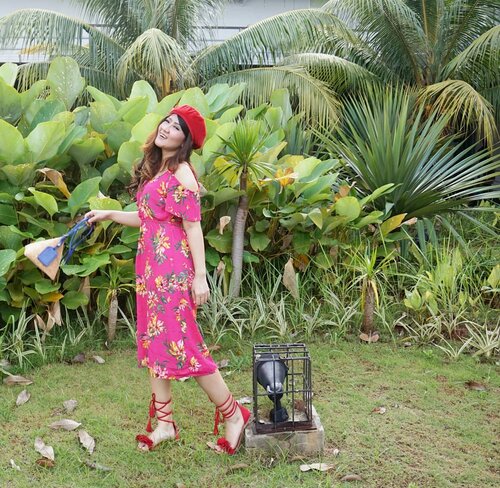 Summer outfit and indonesia beautiful place for every moment summer 😊 pinky team outfit ____Liburan/holiday adalah saat dimana tertawa,tersenyum menghabiskan waktu bersenang menyenangkan diri secara bebas menyegarkan hati & jiwa  tapi BAGAIMANA JIKA ADA SEKELOMPOK /seORANG KURANG PIKNIK/LIBURAN ?? pasti jawabnya Mereka cuma bisa nyindir manja & nyinyir dibelakang 😂😂😂 #kasian amat shay# mereka yg sering nyinyir cm bisa  piknik/liburan yg berdasteran sambil screenshoot nyinyir org yg mereka tidak suka di group chat mereka aja 😱😱😱, terus nexttime jilat ludah sendiri sehingga mengikuti Follower yg mereka nyinyir #miskinhati . Pada hakekatnya mereka yg suka nyinyir karna IRI tapi Tak Mampu sehingga terkesan JELEK apapun dikenakannya...Terima kasih outfit yg cantik ini, tidak terlalu mahal tetapi Mahal ketika saya kenakan [ tak perlu tag brand karna blm di endorse, nanti kena pajak 😂😂 ] ..Shoot 📷 @aspireoflife ...#clozetteid #ootd #fashionholic #instafashion #fashionweek #fashionblogger #blogger #beautyblogger #influencer #summeroutfit #lifestyleblogger #bblogger #bbloggers #bloggerstyle #fbloggers #bloggerlife #makeupblogger #lbloggers