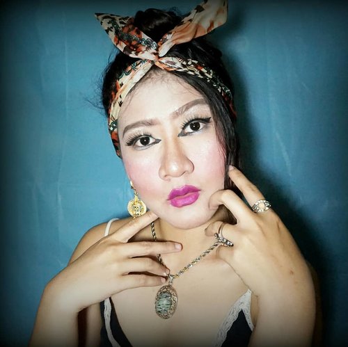 HipHop Makeup
.
.
.
.
 kekinian tuk tampil beda ke event party terbesar di Jakarta DWP 2017, kids zaman now suka dunk yg hiphop and EDM music . Jgn lupa batuan2 assesoris kudu punya memperlengkap asal jgn batu kali ya gaes 😂😂 .
#clozetteid #makeupparty #hiphopmakeup #dwp2017#makeupfordwp #party #blogger #beautyblogger #dancing #makeupdance #makeupdwp #hiphop #music