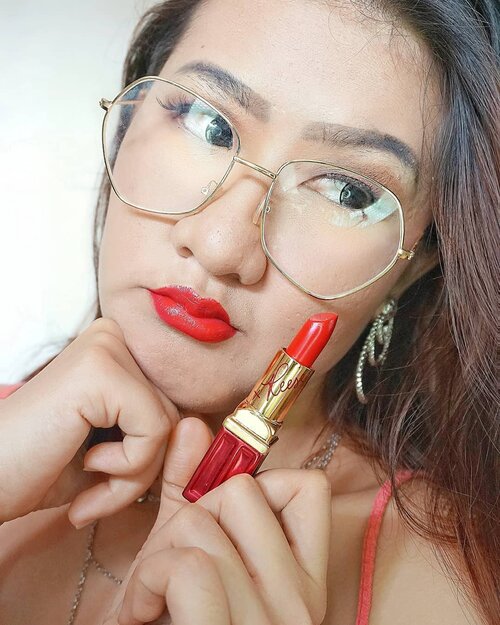 When in doubt wear red with  Red Lipstick @elizabertarden shade Red Door Red Limited edition Reese .
.
.
.
#redlips #ClozetteID  #selfie #selfiesunday #selfiee #selfiequeen
#selfienation #selfiegram 
#makeupaddict #makeuplover #makeuptutorial #makeupjunkie #makeuplife #makeupideas #makeupparty #makeuptime #makeupoftheday #makeuponfleek 
#얼스타그램 #셀카 #셀피
#좋아요반사 #likeforlikes #likeforlike
#likeforfollow #맞팔 #선팔하면맞팔