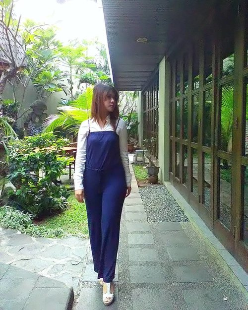“Green was the silence, wet was the light, the month of June trembled like a butterfly.” .
.
.
Jumpsuit by @gapindonesia

#clozetteid #oodt #jumpsuit