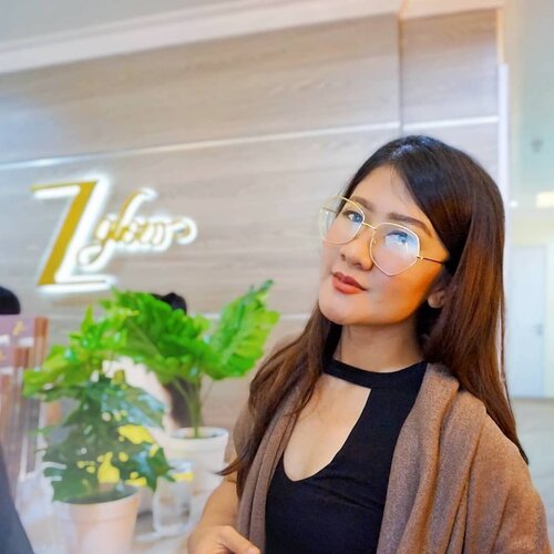 Congratulation @z_glow.id  Grand Opening  New Beauty Clinic at Buaran - Jakarta Timur.
Wah semakin dekat dan terjangkau tanpa perlu jauh ke depok atau kemang kini untuk area jaktim,jakut serta bekasi semakin dekat dan aksesnya mudah pula karena terletak tepat di sebrang mall Plaza Buaran. Yang paling menggiurkan adalah Promo yang diberikan yaitu Paket treatment potongan 50% dmulai harga Rp.429.000 lho !! _
Penasara dengan Treatment dan produk dari @z_glow.id coba dengan meluncur ke cabang @z_glow.id Buaran Klender - Jakarta Timur dan ada pula voucher 200k yg didapatkan secara cuma-cuma.
.
.
.
.
#clozetteid #zglowid #beauty #beautyinfluencer #beautyclinic #zglowsoftopening #instagood#맞팔#선팔#me#ootd#f4f#팔로우#거울샷#팔로잉#00#20#스무살#소통#인친#피드#lfl#followforfollowback