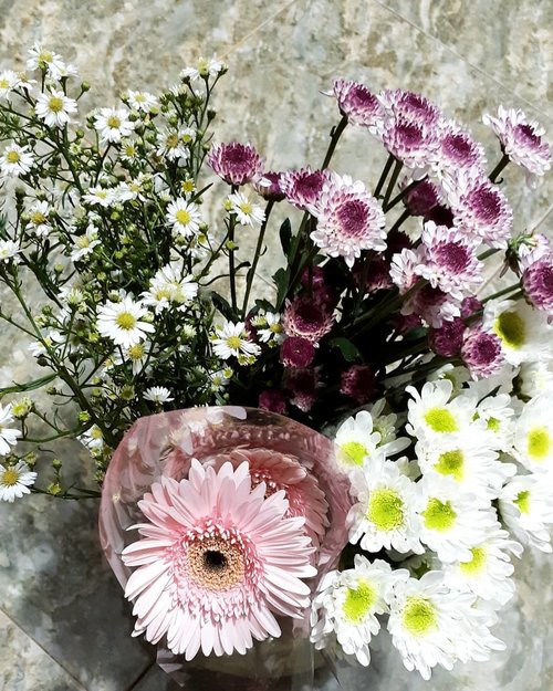 Rangkaian bunga untuk Papa, Mbok, dan Adik 💐💕.#clozetteid #ramadan2020 #idulfitri1441h