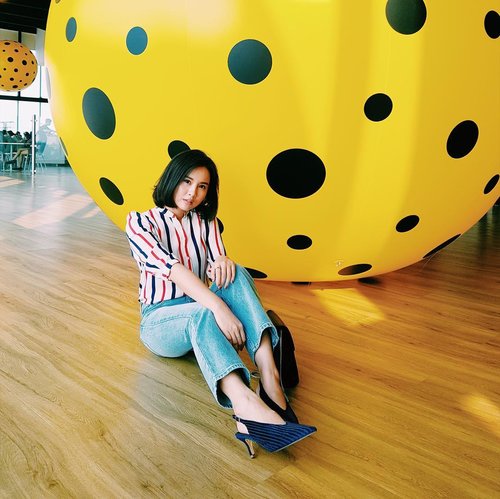 Yesterday i went to @museummacan and see a lot of @yayoikusamas's art, it's amazing how dots can become this beautiful 💛 Click my ig story to see her arts a lil bit more . #yayoikusamaexhibition  #yayoikusamamuseum
| I`m wearing this heels from @berrybenka , it's so stylish and comfortable . #MeAndBerrybenka #clozette #clozetteid