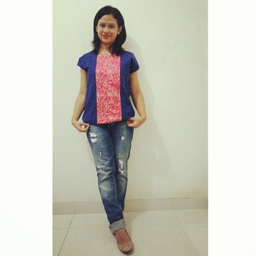 Batik top, boyfriend jeans and ballerina flats. Why not? ;) #clozetteid #mybatikstyle #AcerLiquidJade