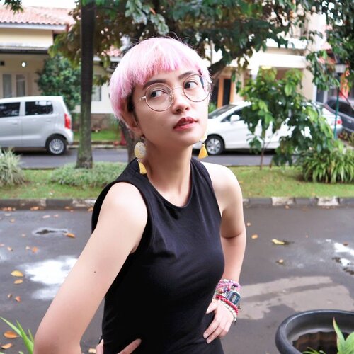 Trying to pose like a model 😎
.
One of my 2018 plan is join a course. Modelling class on @kimmyjayantischool maybe?
.
.
#stylieandfoodie #livelovelifelaughlust #blogger #bloggerceria #tetapsemangat #365post2018 #ootd #clozetteid #stylie #therealoutfitgram #styledaily #dailystyles #streetstyle #realoutfitgram #thestreetograph #brilistylie #looksootd #model