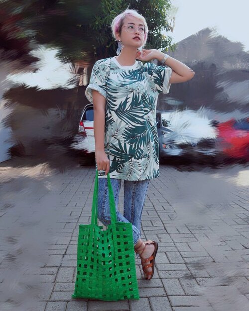 Weekend be like....
.
#stylieandfoodie #livelovelifelaughlust #blogger #bloggerceria #tetapsemangat #365post2017 #ootd #clozetteid #stylie #therealoutfitgram #styledaily #dailystyles #streetstyle #realoutfitgram #canonm10 #canonm10indonesia #thestreetograph #brilistylie