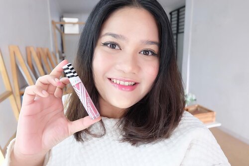 Aku lagi suka pake Lip cream glossy dar @mizzucosmetics karena yang ringan, lembut, melembabkan bibir tapi enggak lengket. Warna yang intens dan pigmented banget! Swatch lengkap dan review nya sudah up di Kaniadachlan.com ya! (Link on Bio). #Clozetteid @clozetteid......#bestoftheday #instagramers #socialenvy #tweegram #photooftheday #look #instalike #igers #picoftheday #instadaily #instafollow #girl #instagood #bestoftheday #instacool #style #throwbackthursday #my #amazing #all_shots #textgram #instago #igaddict #awesome #yum #instalove  #20likes #l4l