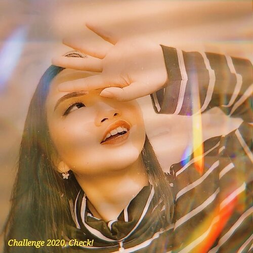 CHALLENGE 2020, CHECK ☑️
.
Semenjak #quarantinedays makin banyak challenge yg bermunculan mulai dari aplikasi tiktok yg kembali booming, dan berbagai challenge makeup & dance lainnya yg akhirnya viral dan diikuti banyak orang. Apa aja sih challenge nya? 😝 .

Challenge2020, #Check :
🌠 #lypsincmakeup
🌠 #passthebrushchallenge
🌠 #bananachallenge (Tiktok)
🌠 #lathimakeup
🌠 #oplaschallenge (Face App)
🌠 #suffermakeup
🌠 #mugshotchallenge
🌠 #likeriverchallenge
🌠 #escolhachallenge
🌈 DAN MASIH BANYAK LAGI .

Seberapa banyak challenge yg kalian ikuti guys? Dulu banget pas awal2 main instagram & mulai aktif, semua challenge aku sll ikutin! Tapi, semakin kesini semakin ngerti mana aja challenge yg related sm konten ku yg bisa aku ikuti 😋 .

Semua org berhak memilih mau ikuti challenge yg mana aja. Bukan berarti, kamu ga ikuti challenge yg sdg viral, km gak kekinian! ENGGA GITU JUGA 😂 Sekarang, buat apa ikutan challenge yg trnyata ga related sm keinginan/konten kita? Iya gak sih? Wkwk .

Ikuti challenge karena alasan ingin mengasah kreativitas ya guys, bukan karena sekedar ingin viral ya. Pilih challenge dengan bijak dan yg sesuai dg keinginan hati, bukan keinginan org lain. It's not a good choice! 🤫 .

So, masih ada berapa banyak lagi challenge yg bakal booming di tahun 2020? ☑️ .
.
💃 ᎷᏋᎥ 30, 2020
.
#AforAlinda #Alindaaa29 #Alinda #ClozetteID @clozetteid #makeup #makeuplook #facepaint #facepainting #inspiredmakeup  #inspirasikecantikan #tampilcantik #aesthetic #challenge2020 #check #influencer #endorsement #dirumahaja #VloggerSemarang #BloggerSemarang