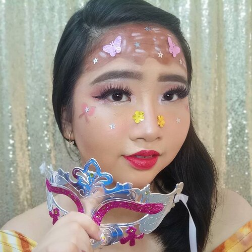 DAY 2 🦄
#30DaysMakeupWithNda
.
Hi Beauties ✨
Udah hari ke 2 nih! Yuk ikutan makeup bareng Nda ❤️ Caranya, kalian post makeup look kalian selama 30 hari di bulan April ini. Makeup yang kalian post boleh makeup terbaru atau makeup lama, yg penting niatnya menuhin feed instagram biar ga sepi kyk jalanan yg skg sepi karena #covid19 😊 .
.
So, this is my 𝐭𝐚𝐫𝐭 𝐜𝐚𝐤𝐞 𝐦𝐚𝐤𝐞𝐮𝐩 𝐥𝐨𝐨𝐤 🎂 .

Makeup look yang dibuat pada bulan April tahun lalu dalam edisi birthday salah satu beauty community ❤️ dulu masih rajin banget bikin makeup art gini, cuma karena belum terlalu pro jadi tempel manik manik ini salah satu caranya biar kelihatan rame nih kue tart nya 😝🎂 .
.
🦄 Λｐｒｉｌ 02, 2020
.
#AforAlinda #Alindaaa29 #Alinda #ClozetteID @clozetteid @beautycollab.id
@bloggervloggersmg #30DaysMakeupWithNda #makeup #makeuplook #graduationmakeup #inspirasikecantikan #tampilcantik #beautycollabid #bloggervloggersmg #influencer #influencers #influencersemarang #endorsement #endorsementsemarang #dirumahaja #ubahinsekyurjadibersyukur #jalani_nikmati_syukuri #rezekigakketuker #VloggerSemarang #BloggerSemarang