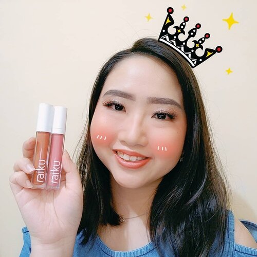 LIPCREAM HITS SAAT INI 💄.Super excited waktu tahu kalau @raikubeauty punya lipcream dengan banyak variasi warna/shade nya dan akhirnya makin seneng lagi karena bisa cobain 2 shade yang sekarang jadi favorit aku ❤️ .Yang udah sering kepoin IG ku pasti tahu donk warna lipcream yg aku suka. Yess, bener banget! Warna orange (hint chocolate) dan soft pink. So, ini dia 2 shade Raiku Lipcream kesukaanku:💋 𝐐𝐮𝐞𝐞𝐧 𝐃𝐞𝐛𝐛𝐲👄 𝐏𝐢𝐧𝐤 𝐃𝐢𝐭𝐚Raiku Lipcream mengandung 𝘈𝘳𝘨𝘢𝘯 𝘖𝘪𝘭 & 𝘝𝘪𝘵𝘢𝘮𝘪𝘯 𝘌 yg membuat bibir tetap lembab dan gak mudah pecah pecah, serta dilengkapi 𝘜𝘝 𝘍𝘪𝘭𝘵𝘦𝘳 untuk melindungi bibir kita dari paparan sinar ☀️ Selain itu, lipcream ini punya warna yang pigmented & formulanya ringan! ...Lengkapi koleksi lipcream kalian dengan @raikubeauty #raikulipcream hadir dalam 13 pilihan warna yg bisa dipilih sesuai keinginan loh! Yakin, gak penasaran? Worth to buy ❤️ ..🌈 𝙼𝚊𝚛𝚌𝚑 21, 2020.#AforAlinda #Alindaaa29 #Alinda @raikubeauty @oniecallista @clozetteid #clozetteid #raiku #raikubeauty #raikulipcream