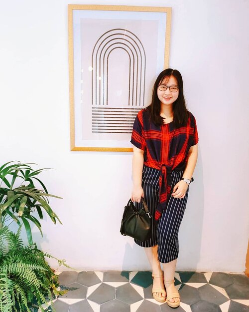 There is no weight limit on beauty 🤍🌻 .
.
📍@pelangitambora.smg
👚@minimal_stores
👜@by.shelin
👡@mamasoul_id
.
♐ 𝓓εℂ𝕖Ｍβｅ𝕣 03, 2020
.
#AforAlinda #Alindaaa29 #Alinda @clozetteid #ClozetteID #December #happiness #grateful #thankful #ootd #outfitoftheday #photooftheday #postoftheday #dirumahaja #ubahinsekyurjadibersyukur
#jalani_nikmati_syukuri #rezekigakketuker #VloggerSemarang #BloggerSemarang