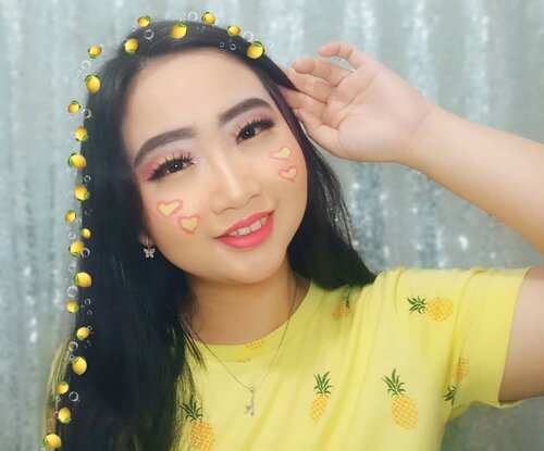 ~ sept 09, 2019.bukan lagi suka 🍍,tapi lagi suka sama wrna 💛 .biar gendut, biar chubby 🙉 ,tapi gue suka wrna cerah,apalagi wrna kuning 💛 ..product used nya nyusul di next post aja ya .yang pasti,~ fake eyelashes by  @ramajee.lashes 👀~ picture edited on @meitu.app_id 💛~ kaos kuning yg lucu ini by @colorboxindonesia 👕 ...#AForAlinda #Alindaaa29 #Alindaaa #Alinda #jalani_nikmati_syukuri #rezekigakketuker #clozetteid #yellowismyfav #yellowtime #meituapp #meituindonesia #kbbvmember