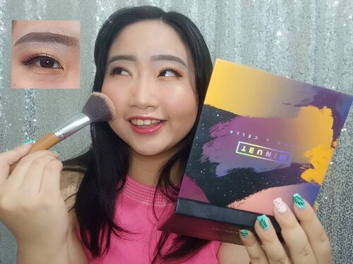 ~ july 02, 2019.finally i got this @minuet.official x @vinnagracia x @cindercella face palette from @heidi.jogja ❤ .kemarin hadiah giveaway dari @heidi.jogja @heidibeautystore_jcm baru aja sampe, trus jadi punya semangat bkin konten deh. alhasil trciptalah makeup ini, tgguin tutorial makeupnya ya, soon! lagi proses ngeditnya 😊 .swipe pict 👉 to see how i was super excited yesterday to made this makeup look with Minuet 5 in 1 palette ..#MiniReviewbyAlinda ..Singkat aja ya reviewnya, yang pasti minuet vinna x cella face palette ini terdiri dari 8 warna (6 warna matte dan 2 warna shimmer). Pigmentasi warna keseluruhan sangat baik, mantull banget warnanya. Dalam 1 face palette, kalian bisa membuat beberapa look sekaligus, seperti: bold makeup, natural makeup, etc 💙 good packaging, bisa dibawa pas lagi travelling. Menurutku, Minuet 5 in 1 sangat recommended untuk kalian, sesuai dg namanya Minuet ini bs dipakai untuk:1. Eyeshadow2. Blush On3. Contour4. Bronzer5. Highlighter ..So, wanna try Minuet 5 in 1 @minuet.official @vinnagracia @cindercella ?.#AForAlinda #alinda #alindaaa #alindaaa29 #rezekigakketuker #jalani_nikmati_syukuri #clozetteid #minueteyeshadow #minuet #minuetpallete #heidijogja #makeuplook #makeupbyminuet