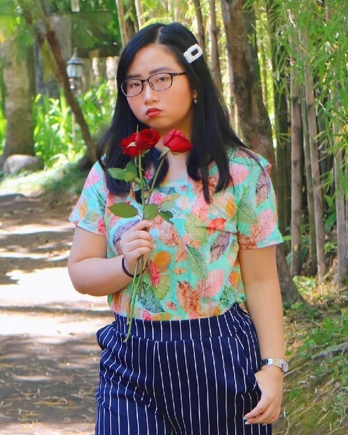 ~ july 28, 2019
.
😐 fierce vs 😊 smile
photoshoot dadakan di hotel 🌹
foto fierce ala2 tuh susah buat aku haha~ tapi kali ini lumayan brhasil lah ya 😅 wkwk .
.
#AForAlinda #alinda #alindaaa29 #alindaaa #Clozetteid #rezekigakketuker #jalani_nikmati_syukuri #alindalungakesalatiga #alindajalanjalan #holiday #kotasalatiga