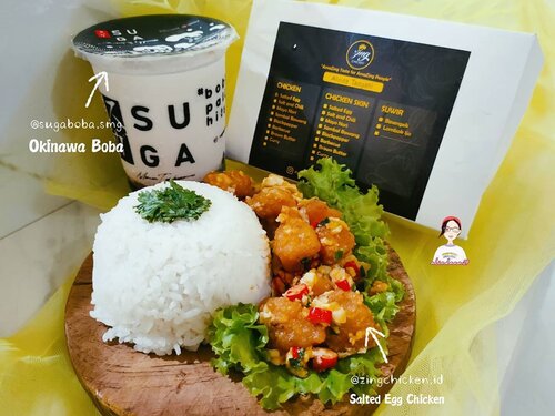 Salted egg chicken plus Boba?Kenikmatan yang sesungguhnya ada disini 🤤 .First time nyoba Salted Egg Chicken by @zingchicken.id 🍳🍗 Bener bener deh terasa tekstur salted egg (telur asin), bukan yg bentuk saus gitu lho! So, rasa salted egg nya lbh nendangg daripada dibikin saus2 gitu. Kalau ayam nya digoreng crispy & bentuknya popcorn chicken. Makin favorit lagi, salted egg disini dilengkapi dengan potongan cabe rawit, jd ada sedikit sensasi pedasnya tapi masi aman kok dan ga bikin eneg, asin & gurihnya pas ❤️ .Trusss, pada akhirnya aku bisa cobain Okinawa Boba, salah satu varian @sugaboba.smg boba paling hits terbaru di Semarang. Diluar ekspektasi! Menurutku ini minuman boba pertama yg gak terlalu manis jadi untuk yg suka request minta "less sugar" kayak aku, @sugaboba.smg adalah pilihan yang tepat, malah manisnya boba disini yg lebih dominan 👍 Oiya, boba nya juga uempukk buangett ngettss, me luv! Walaupun empuk, tapi pas digigit ga ambyar donk, empuknya boba ini jg udah ci @vynalee approved 💯 .Yakin, ga penasaran buat cobain juga? Kuyyy dikepoin langsung aja IG nya mereka @zingchicken.id @sugaboba.smg pasti bakal bikin lidahmu bergoyang nikmat 😝✨ ...🍦ᦓꫀρꪻꫀꪑ᥇ꫀ᥅ 08, 2020.#AforAlinda #Alindaaa29 #Alinda @clozetteid #ClozetteID #saltedegg #saltedeggchicken #bobbalover #bobapalinghits #bobadrinks #recommended #kulinersemarang #semarangfood #jakulsemarang  #makanansemarang #ubahinsekyurjadibersyukur #jalani_nikmati_syukuri #rezekigakketuker#dirumahaja #VloggerSemarang #BloggerSemarang