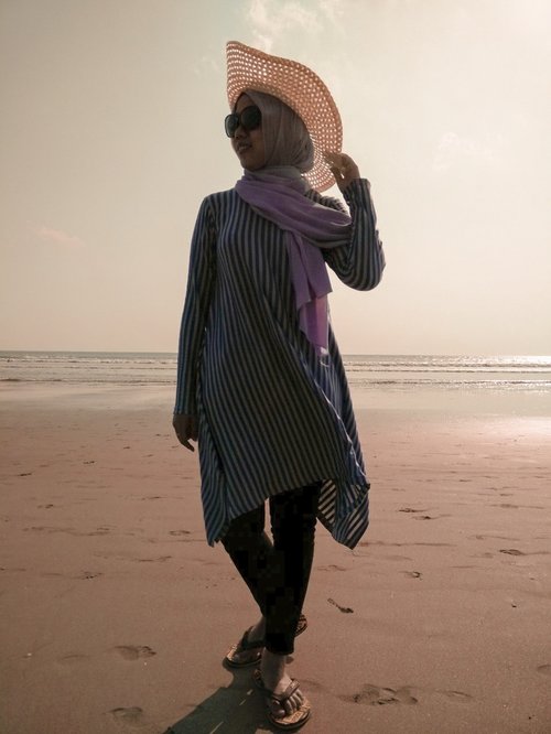 Kangen mantai, karena dipantai bisa relax menikmati angin laut yang sepoi sepoi.