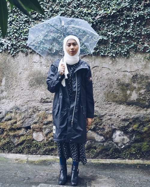 Anywhere with you feels rightAnywhere with you feels likeParis in the rain........📷 by @badlymiss#ootdhijab #hijabfashion #ClozetteID #HijabFab #hootd #hijabstyle #fashionstyle #fashion #style #whatiwore #streetstyle  #lookoftheday #photooftheday #like4like #instafashion #instastyle #instablogger #instahijab #OhSoJasmine