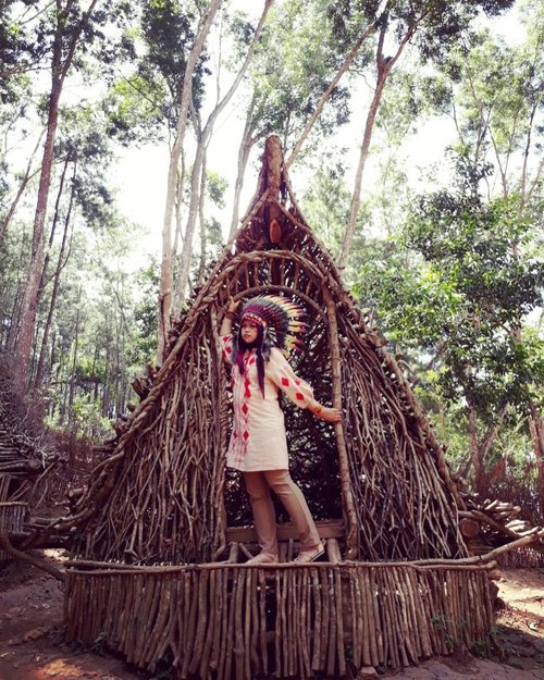 Wed, August 16th, 2017--- 🌲🌳🌴
Theme : #Apache #Warior #Princess 
Location : #Imogiri #PineForest #Yogyakarta
#Photographer : @dewirahmawati29
Model/ weardrobe: #HestiHarajuku
Camera: #SamsungJ7Prime -
-
-
-
-
-
-
#clozetteid 
#modestwear
#hijabtraveler
#hootd
#ethnicstyle
#Indian
#Warbonet
#Yogyatrip
#VisitYogya
