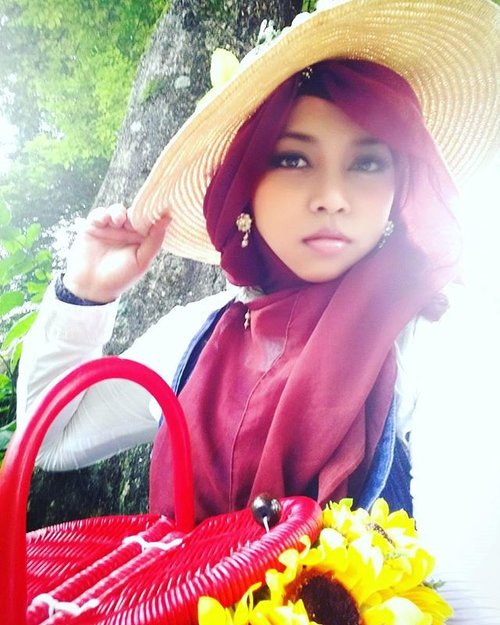 LATEPOST----Sat, Jan 9th, 2016--- #Himawari #Hime @clozetteid #ClozetteID #fashion #style #modestfashion #coveredstyle #headscarf #scarf #hat #flowers #instafashion #fashiongram #hijabiandfab #hijabista #modesty #stylish #stylishtraveler #morigyaru #modest #gyaru #kawaiistyle #garden #secretgarden