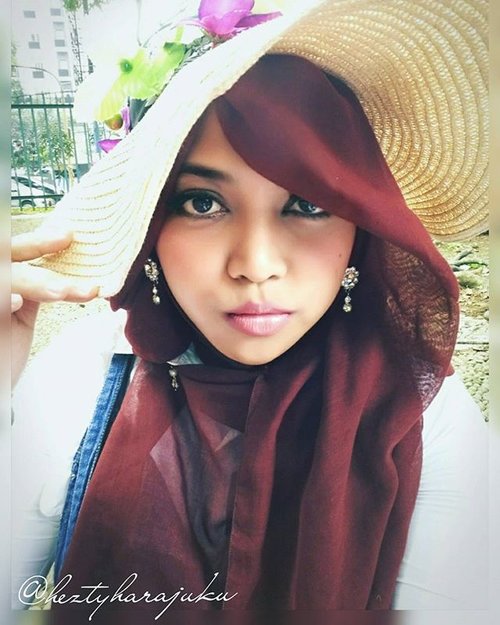 LatePost----Sat, Jan 9th, 2016--- #Himawari #Hime @clozetteid #ClozetteID #fashion #style #modestfashion #coveredstyle #headscarf #scarf #strawhat #flowers #instafashion #fashiongram #hijabiandfab @hijabiandfab #modesty #stylish #stylishtraveler #morigyaru #modest #gyaru #kawaiistyle #garden #picnic #Bogor #botanicalgarden