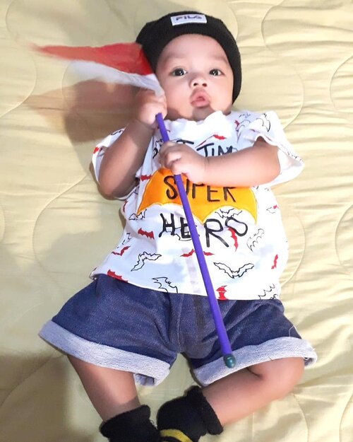 Sat, August 17th, 2019--- 🇮🇩🇮🇩🇮🇩 #HappyIndependenceDay #Indonesia ! #Merdeka !!! 🇮🇩🇮🇩🇮🇩 #ArtanabilRafisqyErlan (#4monthsoldbaby ) felt excited with #IndonesianFlag #SangSakaMerahPutih . His Granny (Eyang dan Opa) gave him as a  present . Thank you Eyang & Opa 😘👵🧓 ---#nhkkawaii #kawaiibaby#kawaiiakachan#babyootd#clozetteid #myson#mybabyboy#parentinglife