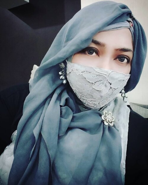 Tue, June 16th, 2020--- at #RSSalak #Bogor in #silver 🌹😊. Alhamdulillah aman 😉----#clozetteid #hootd #kawaiihijab #modestwear #modestfashion #newnormal2020 #LaceMask