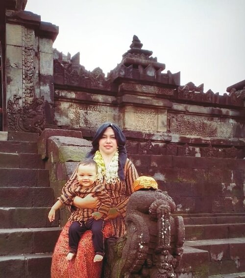 Throwback, Wish we cud back to #Yogyakarta again and again... With my #Cahbagus Artanabil in #Lurikdress , #kebayaLurik - #SurjanLurik ❤️ around #CandiSambisari , #Jogja for his 1st #Birthday 💕🎊---#Kebaya#Javanesebeauty#Traditional#ModestFashion #clozetteid #momandson #momandbaby #twinstyle