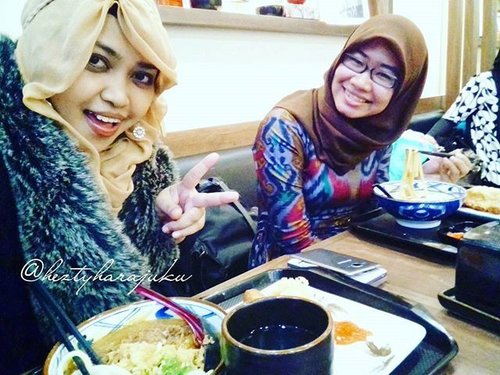 March 1st, 2016 ---- "save it for rainy day 😉... and #Wiskul (#foodtravel) after hours with Meichan at #marugameUdon . Their #beef #kare #udon is soo #yummy ! 💖💖💖 Reminds me of my life in #Japan 😂😂😂" My #ootd : #furscarf - #gold #black #scarf . @clozetteid #ClozetteID #hijabiandfab #modestfashion #coveredstyle #headscarf #instafashion #foodtraveller #japanesefood #rainyseason #warmer hihihi