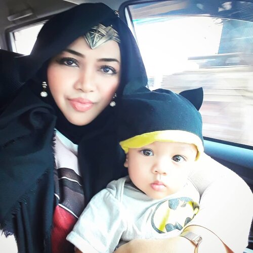 I used to like being a #princess, a typically disney princess like Jasmine and Rapunzel lolz BUT... since this lil boy come to my life , everything has changed! Now I wanna be a #superhero #warriorprincess haha! I am #WonderWoman for my family! So... this is it! A #JusticeLeague Mom and  #BatmanBaby ! 👶❤---#nhkkawaii #clozetteid #modestcosplay#kawaiimomandbaby#7monthsbaby#parentinglife #DCComic