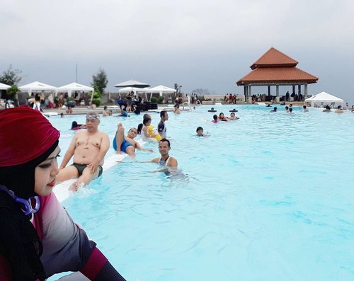 🌫🏊⛱ Sun, March 26th, 2017 --- Swimming at #skypool #ResortGiriTirtaKahuripan #Purwakarta with my dearest #family. Though the sky was #dark and #rainy ... we still #enjoy #swimming & #havefun ⛱🏊🌫
-
-
#hijabtraveler #clozetteid #burkini #fashion #style #modestwear #turban #happyholiday #visitPurwakarta #visitWestJava #traveling #traveler #swimmingpool #modestswimwear #hootd