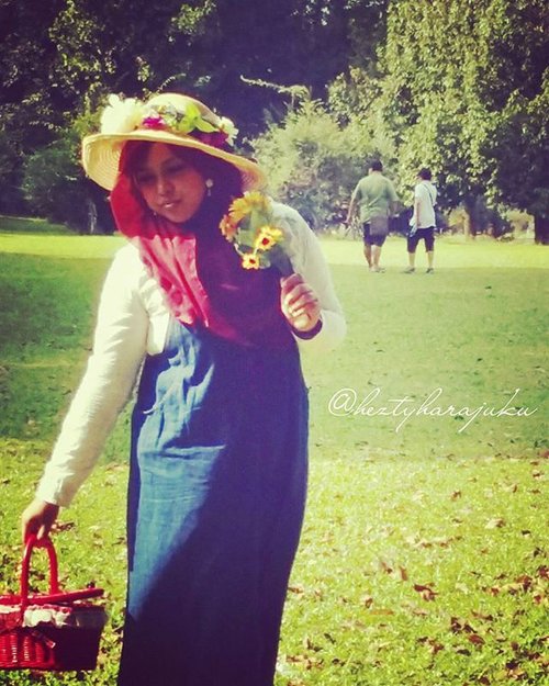 Sat, Jan 9th, 2016--- 🌻🌻🌻Alhamdulillah yaa... bisa foto outdoor lagi... bosen foto indoor mulu hihihi let's go picnic!!...?😂😂😂 #Himawari #Hime @clozetteid #ClozetteID #fashion #style #modestfashion #coveredstyle #headscarf #scarf #strawhat #flowers #instafashion #fashiongram #hijabiandfab #modesty #stylish #stylishtraveler #morigyaru #modest #gyaru #kawaiistyle #garden #picnic #picnicbasket #visitBogor #bogortrip #Bogor #botanicalgarden 🌻🌻🌻