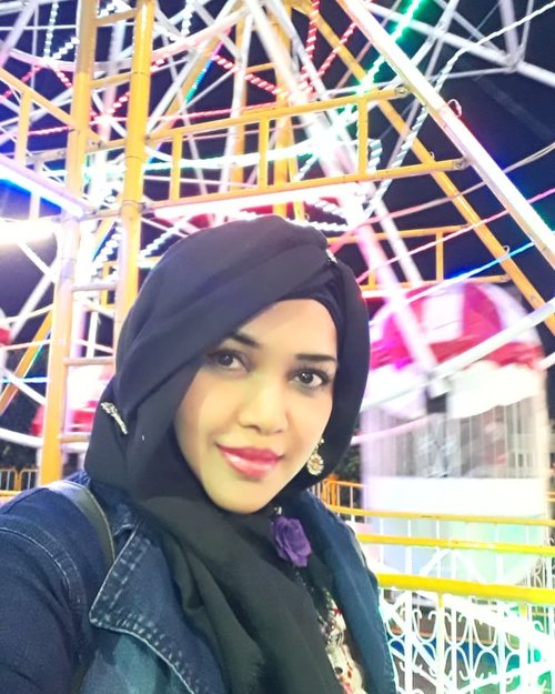 Wed, June 12th, 2019---🎉🎆🎪🎡...And our lives seems like this Ferris Wheel... 🎡🎪🎆🎉---Well, gak kerasa lebaran sudah kita lalui bersama. Bersyukur banget bisa berkumpul semua tahun ini. Semoga tahun depan Allah masih kasih kita kesempatan menikmati kebersamaan ini lagi. Syukuri hari ini dan selalu berdoa yg terbaik untuk kita amiin yra...----#clozetteid#nhkkawaii#kawaiihijab#ferriswheel#bianglala#modestwear#modestfashion#Lebaran2019#EidMubarak#Eid1440H