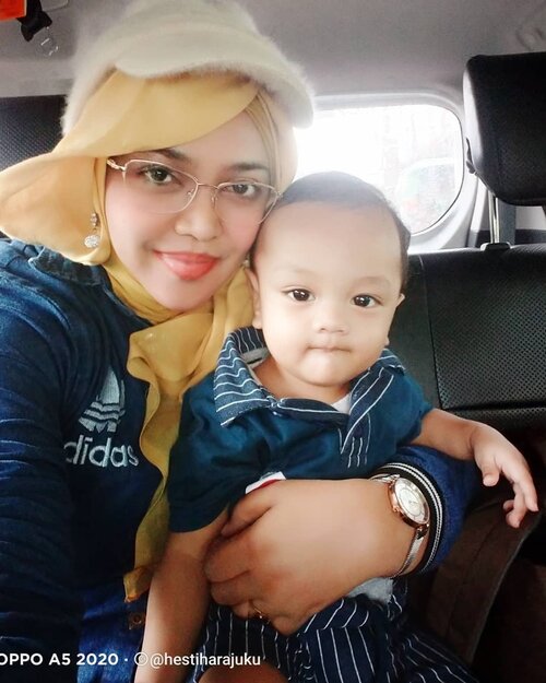 LATEPOST: #Denim #twinstyle #MomandSon by #Mommy @hestiharajuku x #Baby Artanabil (9 m.o) 🥰😉❤️----#clozetteid#nhkkawaii#modestwear #modestfashion #gyarumama #Lancomeglasses