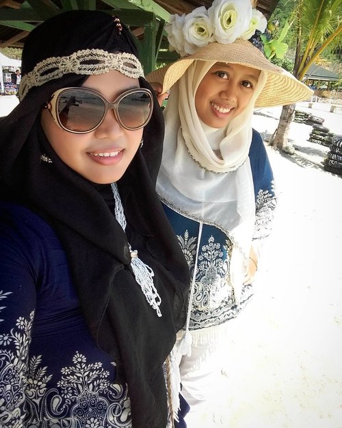 Sun,  February 26th, 2017 ---- 🔥🌟🔥a at #SariRinggung #Beach #Lampung with my sis in law @dewirahmawati29 🔥🌟🔥we are #awesome #twin !😎 #clozetteID #seashore #modestfashion #hijabtraveler #traveling #travelstyle #Hootd #ootd #fashion #style #stylishmodesty #stylecovered #beachlover #Sumatera  #headscarf #Twinstyle