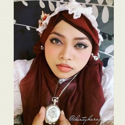 👒⌚👑 #heztyharajuku #favoriteaccessory #clozetteaccessories #COTW @clozetteid : a #vintagelook #headpiece made by myself and I bought this #rose #vintagepocketwatch in #Akihabara#Tokyo #Japan... Feel excited! My #OOTD is #MuslimLolita #Princess with #headscarf.⌚👠👑 #modestfashion #coveredstyle  #scarf #lolitastyle #ClozetteID #vintagestyle #vintagefashion #Indonesia #instafashion #instabeauty #stylishtraveler #fashion #style #motd #hotd