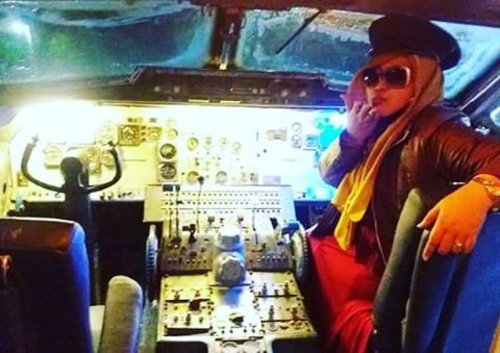 FLASHBACK: Friday, October 28th, 2016 ---- .... Let's fly away, Darlink! No worry we are match from heaven , you are #TheCaptain and I am your #copilot . Always beside you 😉✈❤ #thecaptainurbanlounge @thecaptainjogja #thecaptainmoment #pilot #copilot #aeroplane #leavingonajetplane #Clozetteid @clozetteid #hootd #fashion #style #retrostyle #Americanstyle #cockpit #cockpitview #cockpitcrew